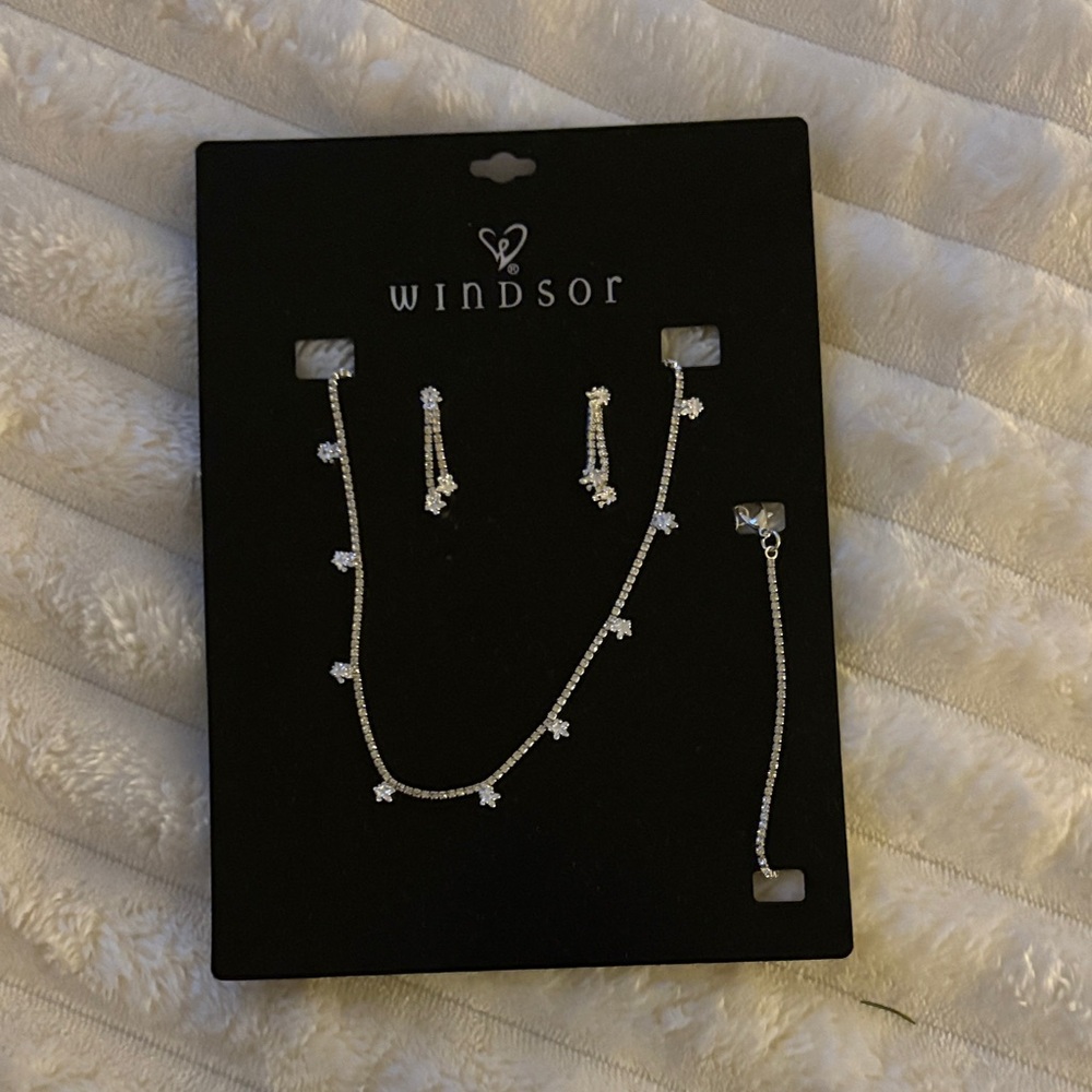 Windsor Silver Necklace and Earring Set never used still in same packaging
